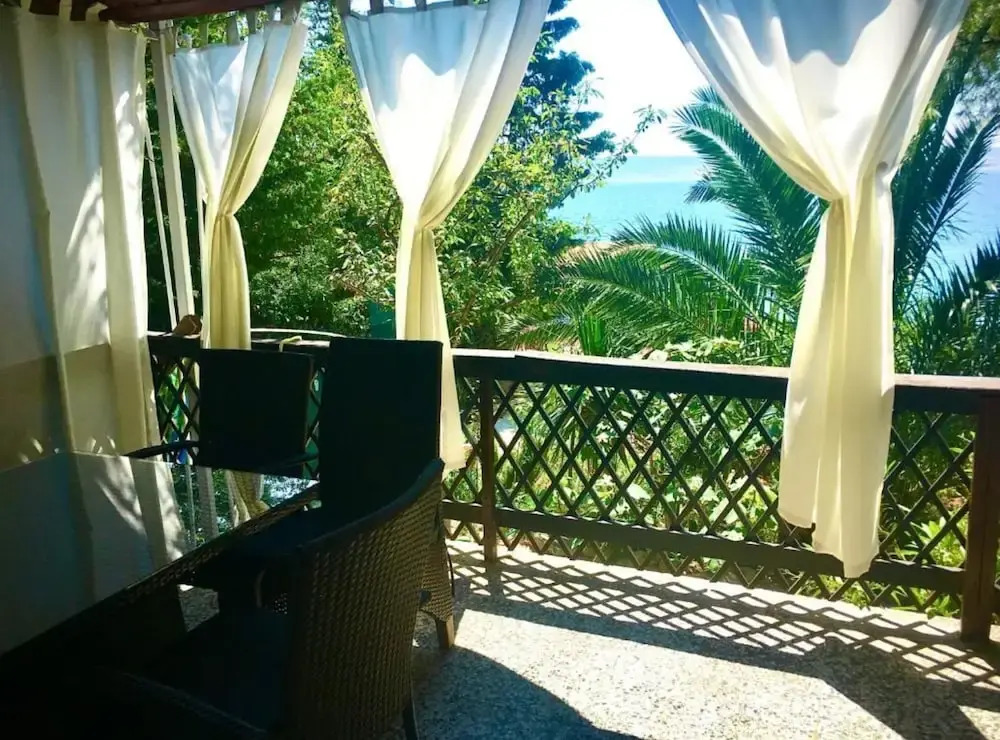 Beach House - 2m From Beach