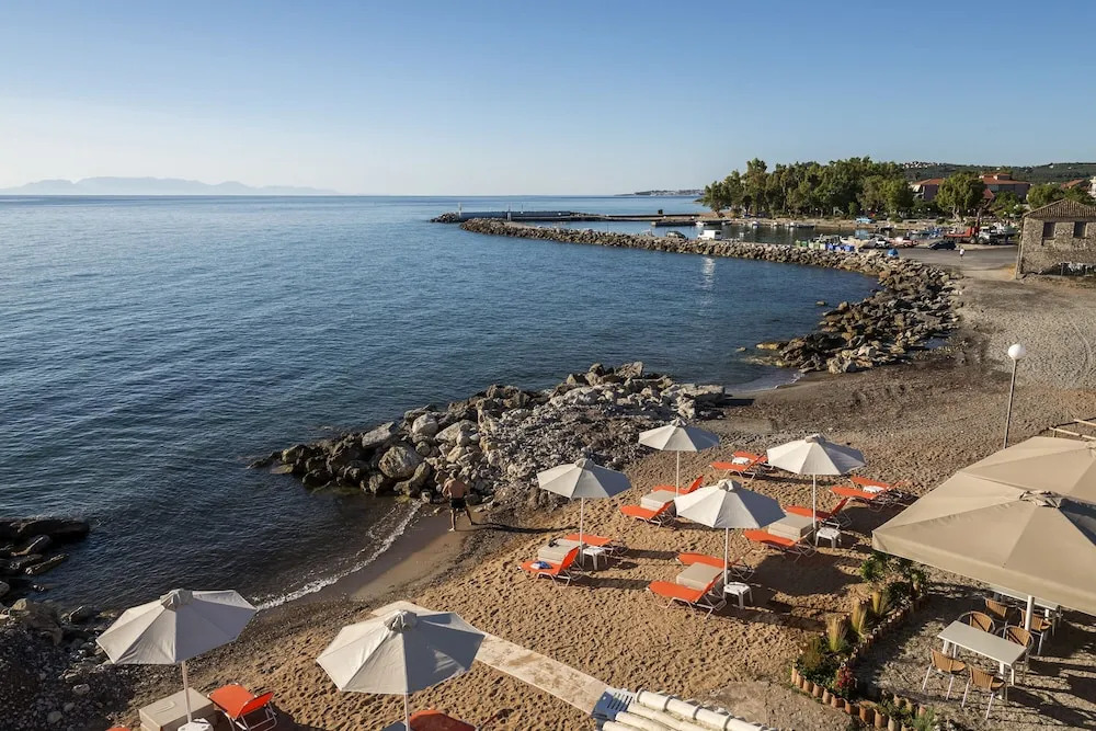 Beachfront Summer Vibes - Breakfast Included