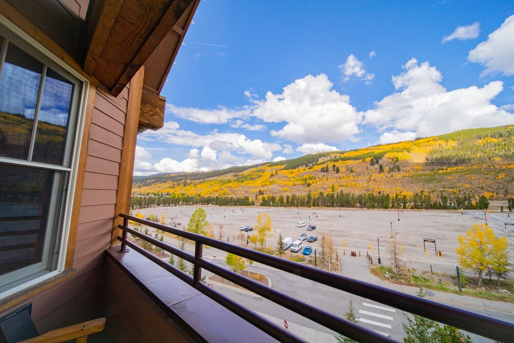 Buffalo Lodge 8411 by SummitCove Vacation Lodging