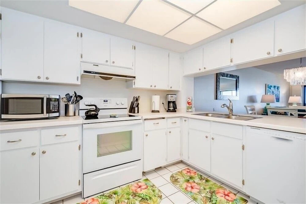 Sea Oats 215 2 Bedroom Home by RedAwning
