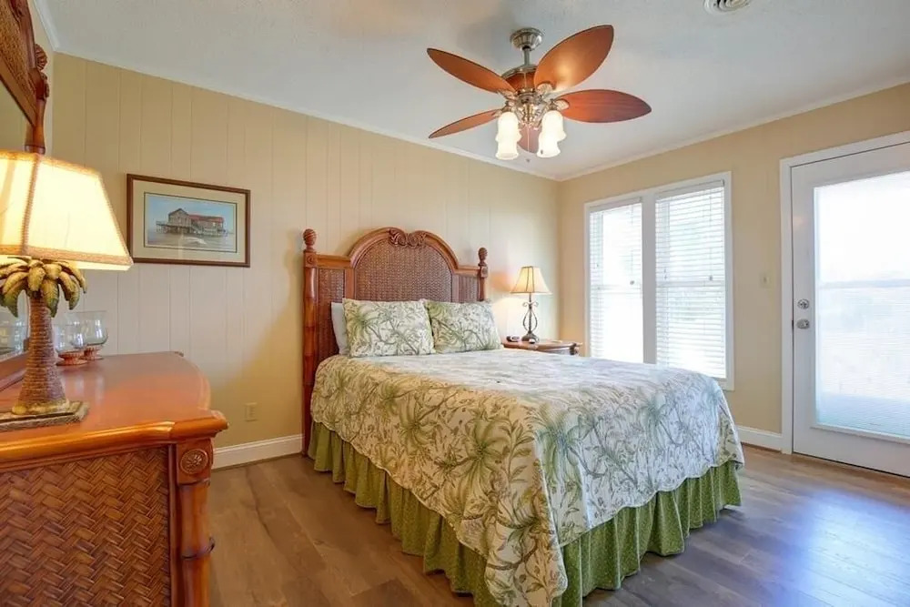 Holden Haven 4 Bedroom Home by RedAwning