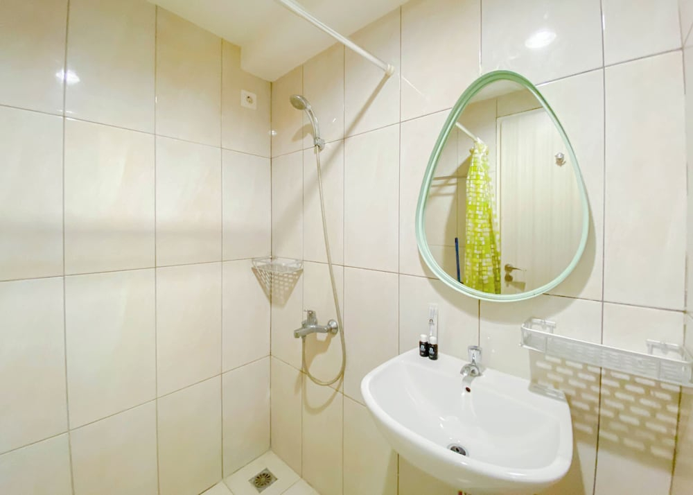 Homey And Well Furnished 2Br Grand Kamala Lagoon Apartment