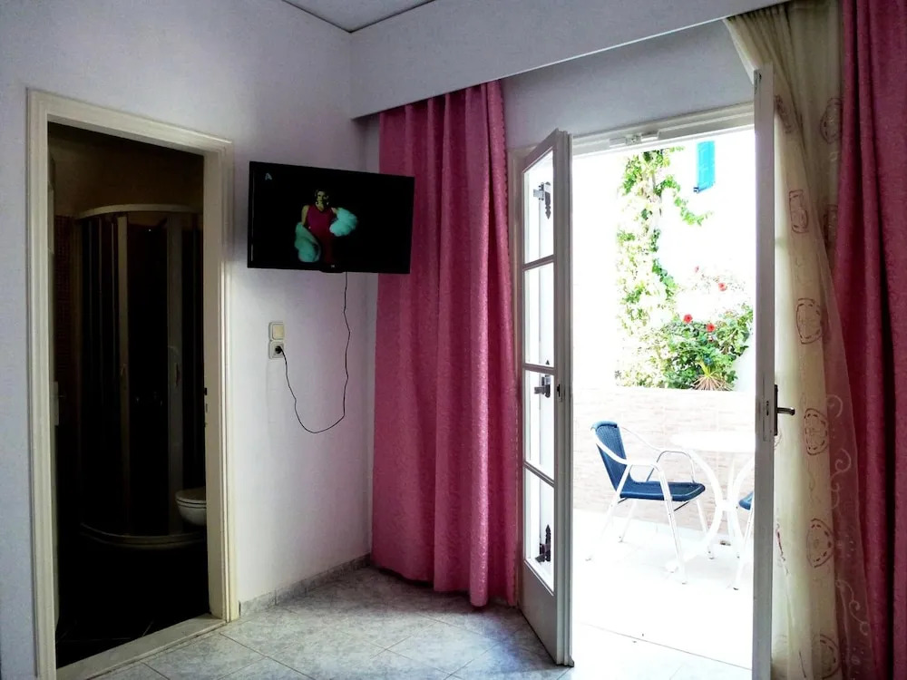Atalos Hotel, Apartments & Suites