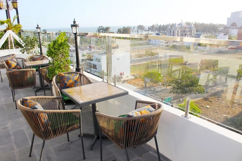 EMERALD OCEAN HOTEL