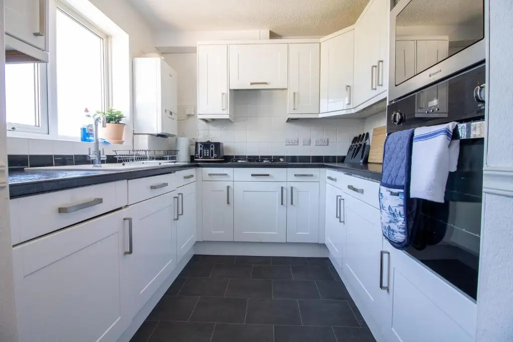 Laurels- 3-beds, Parking, Short Walk to Beach