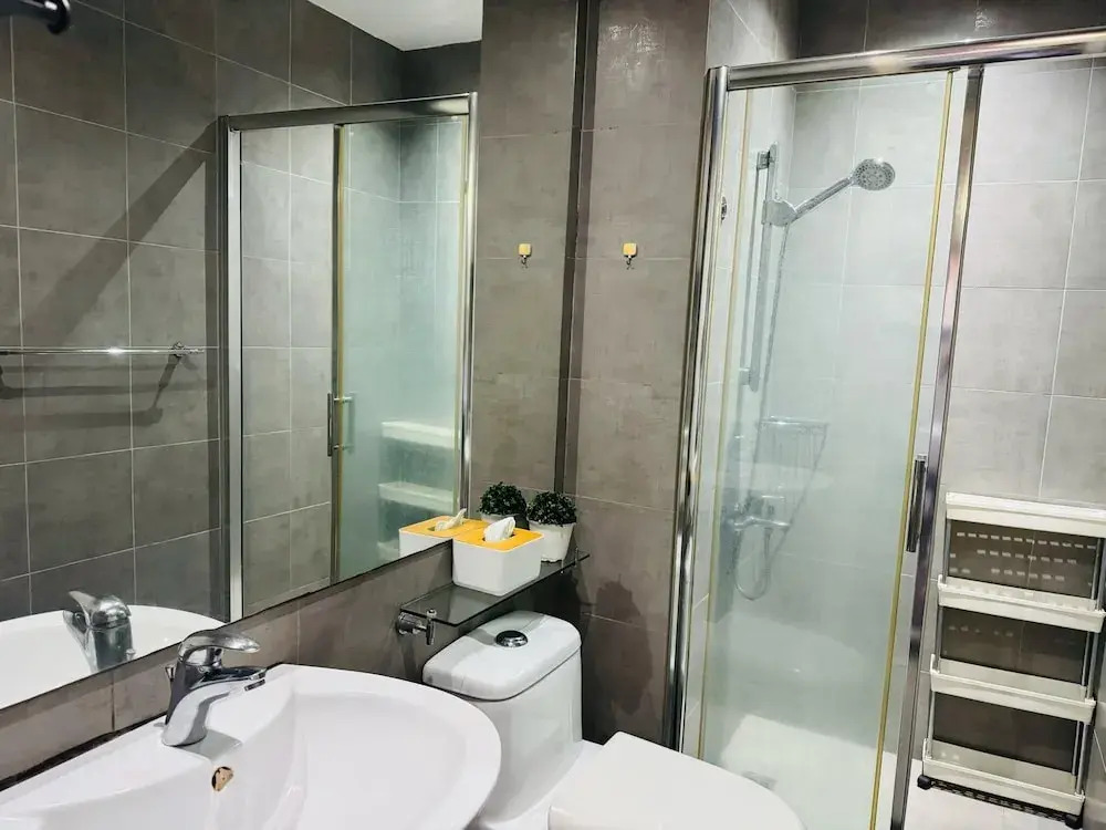 Gramercy Residences 1 bedroom w Balcony