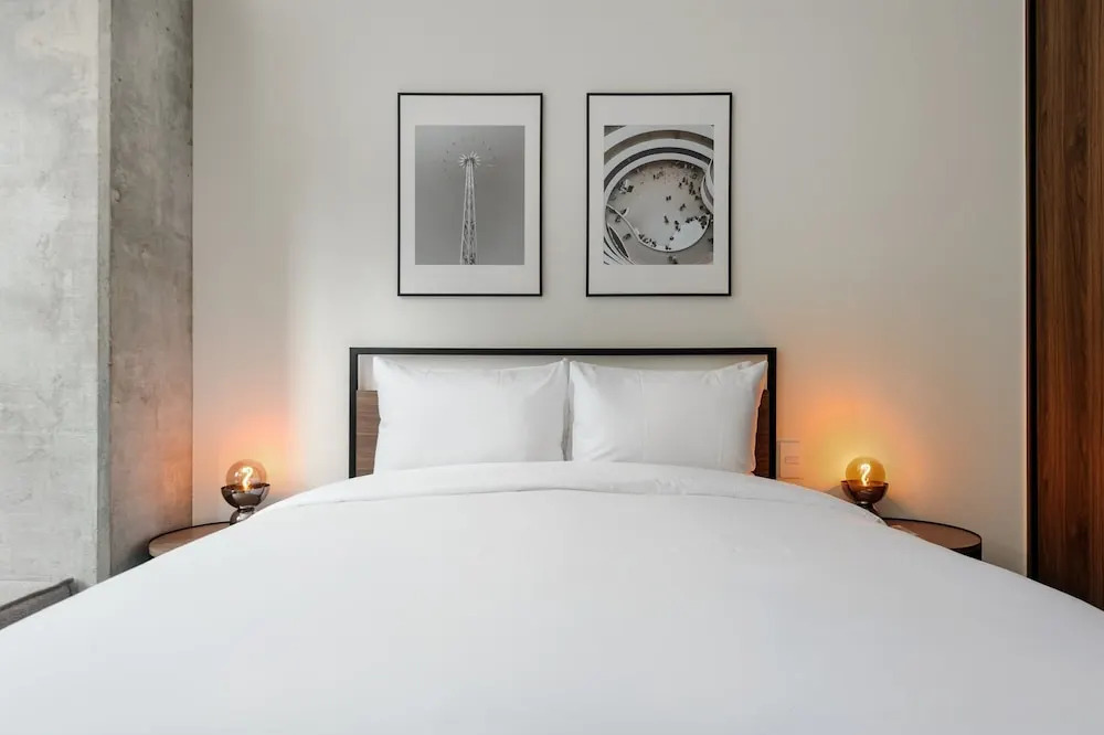 w Striking 2BR in the Heart of San Rafael
