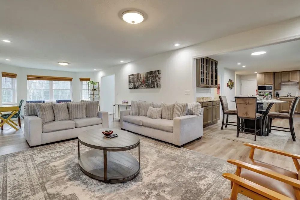 Hot Tub + Lake Access: Spacious Tobyhanna Home