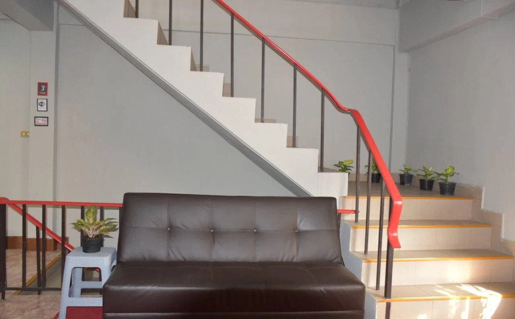 Empo Hostel at 30 Onnut