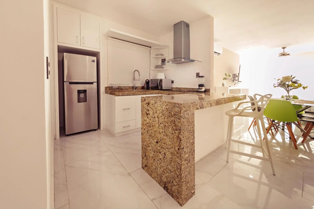 Mararena Family Apartments & Long Stay Living - Steps from 5th Avenue