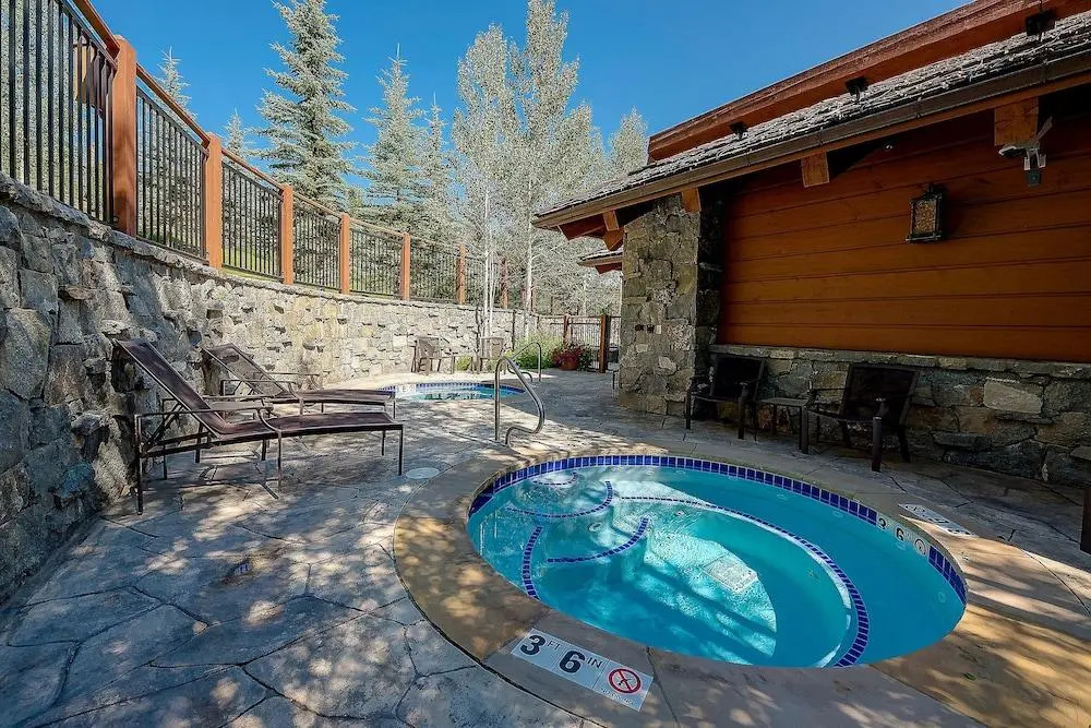 Hummingbird Retreat - Four Bedroom Townhome