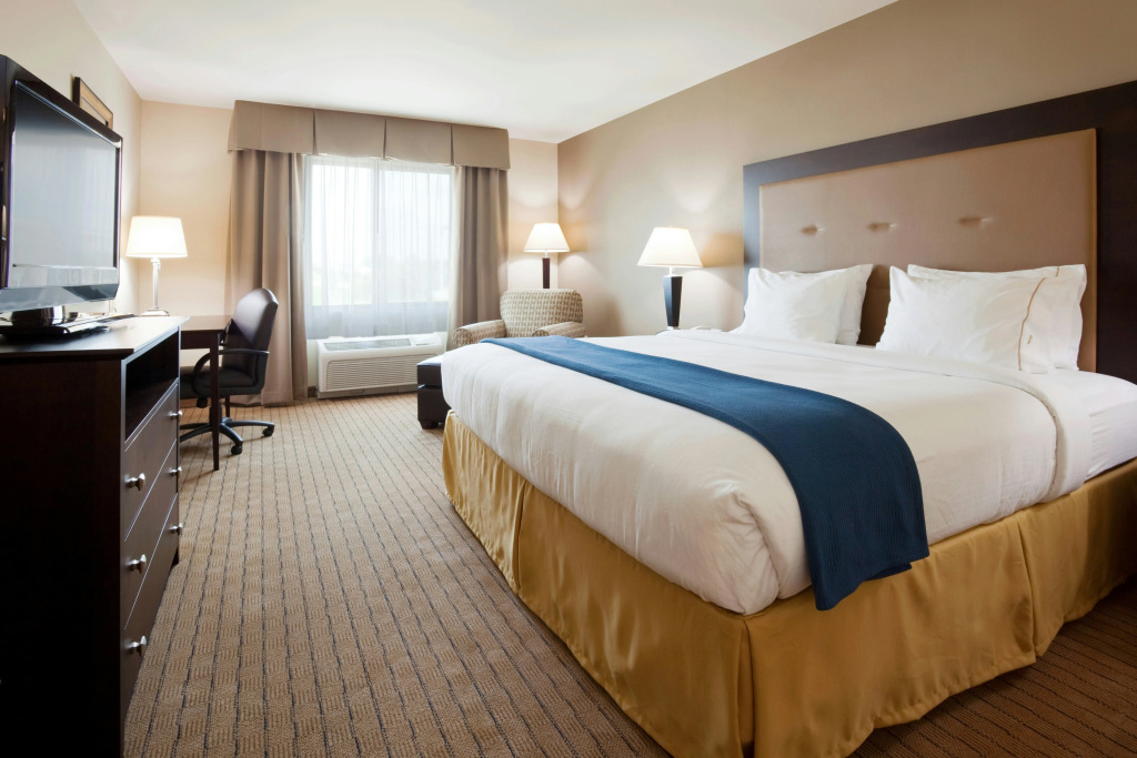 Holiday Inn Express Hotel & Suites Madison-Verona by IHG