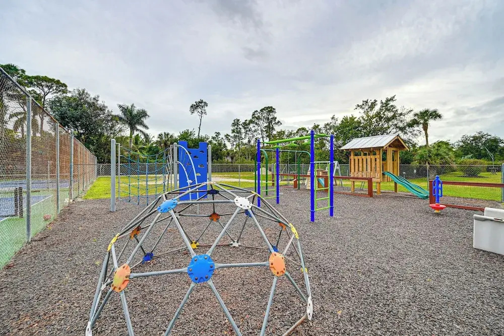 4 Mi to Beach: Pet-friendly Home in Naples!