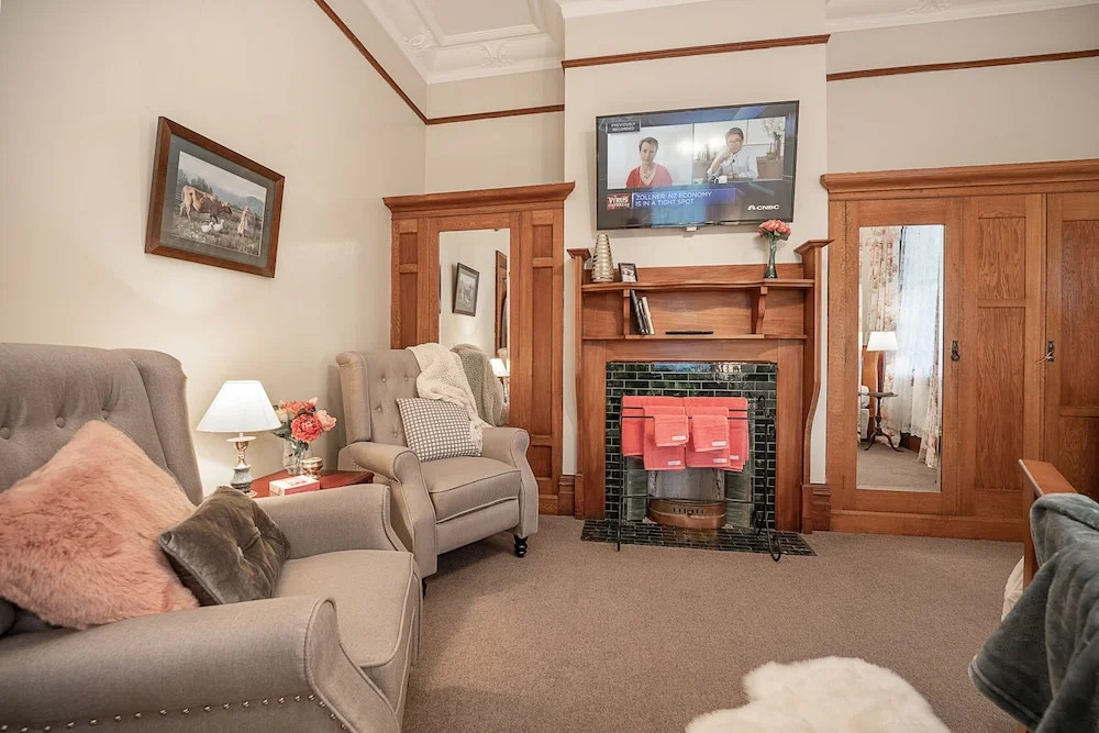 The Fern & Thistle Boutique Accommodation- Drinks, Hotpool, Sauna
