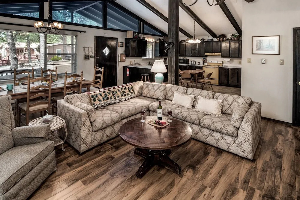 Aztex Retreat - Three Bedroom Cabin
