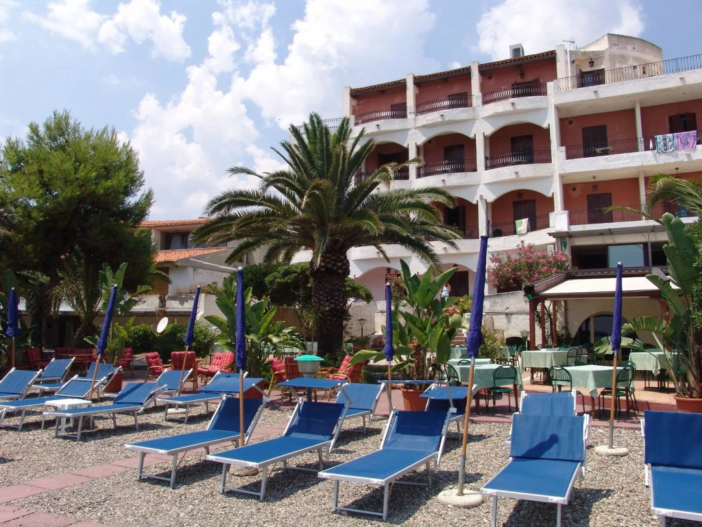 Kalos Hotel
