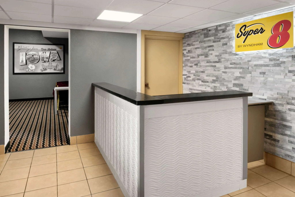 Super 8 by Wyndham Des Moines