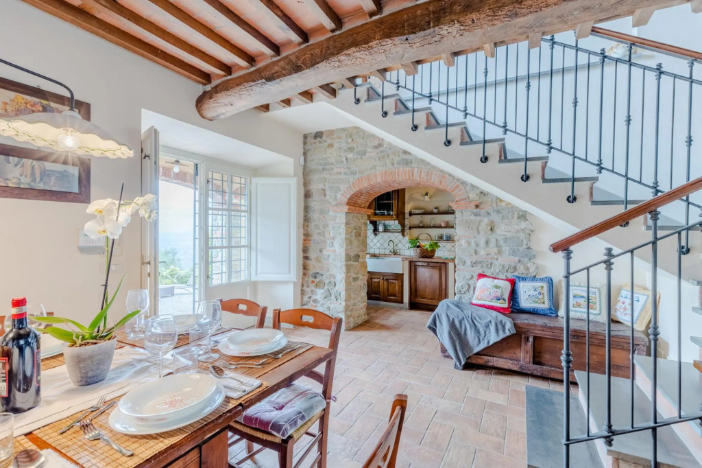 Tuscan Fizz Villa a Vineyards Retreat
