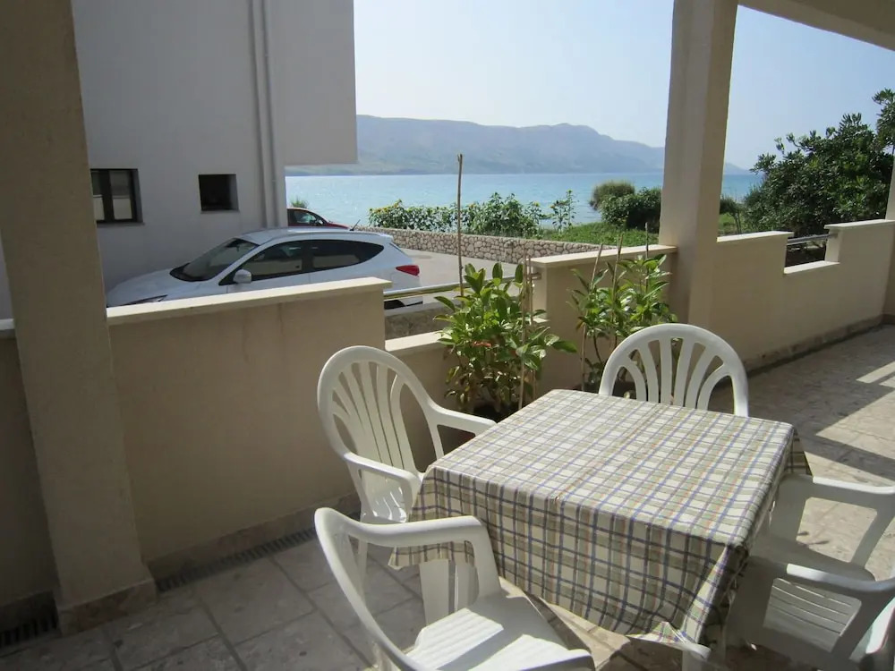 Gorgeous Apartment in Dalmatia With Parking