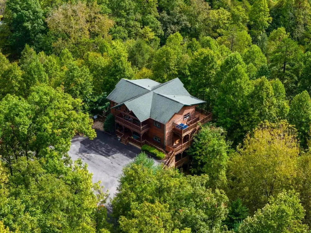 Dogwood Grand Cabin Hot tub and Games