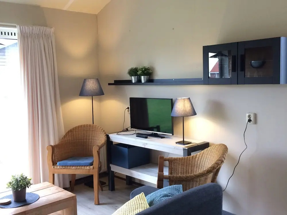 Single Storey Bungalow near Small Beach