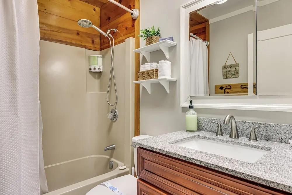 Hot Tub, Fire Pit: Family-friendly Murphy Home