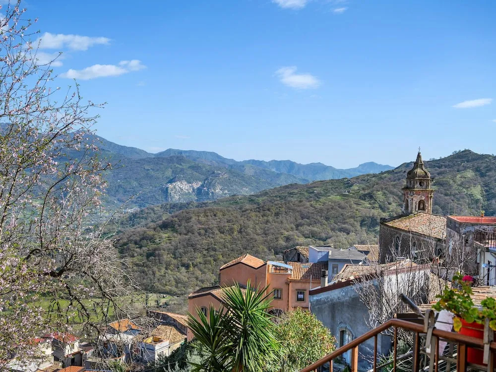 Cosy Holiday Home in Castiglione di Sicilia With Balcony