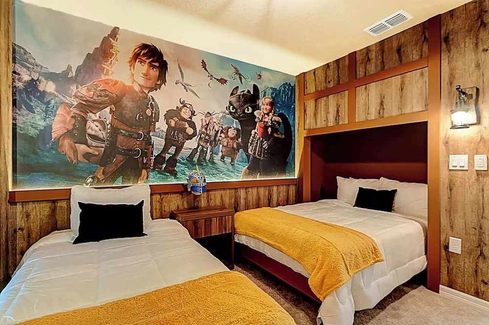 Family-friendly Townhouse w/ Private Pool & Game Room