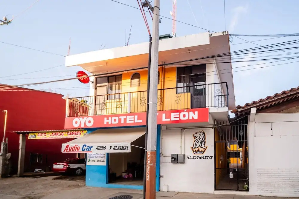 OYO Hotel D Leon