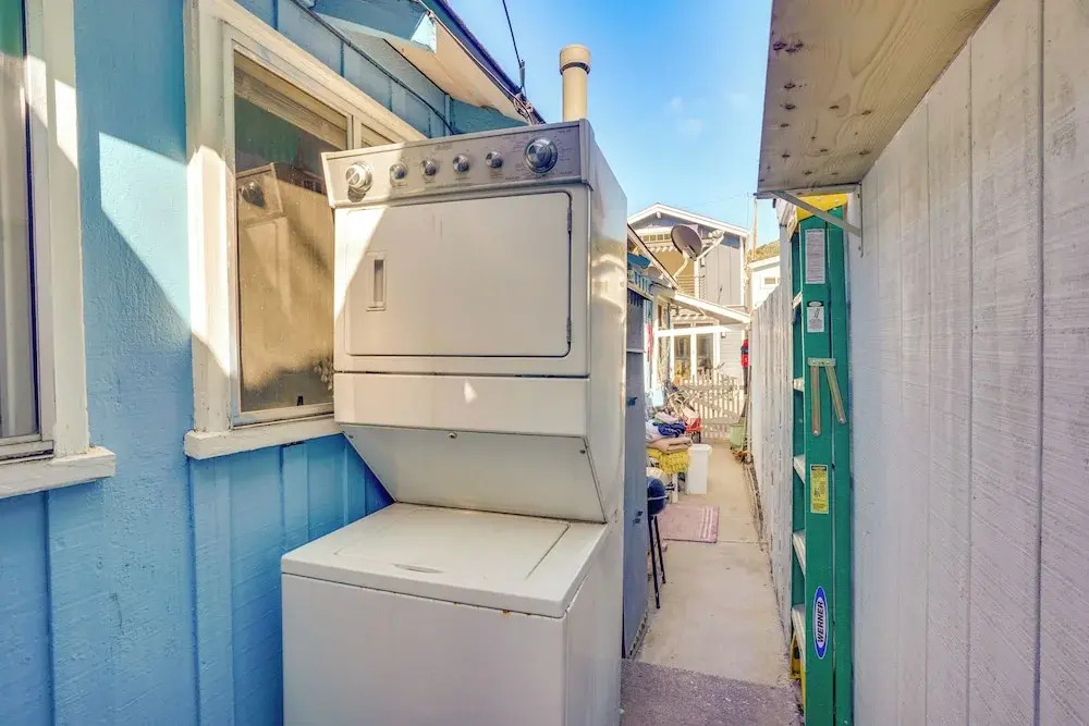 Quaint Avalon Cottage < Half-mi to Beaches!