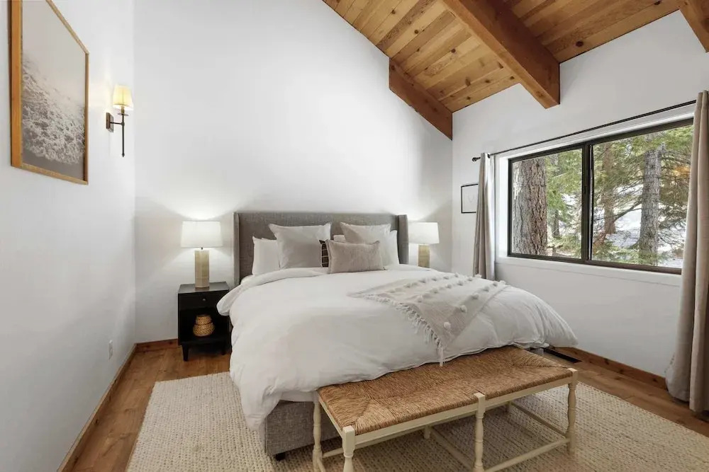 Bright & Modern Cabin Luxury Home in Carnelian Bay!