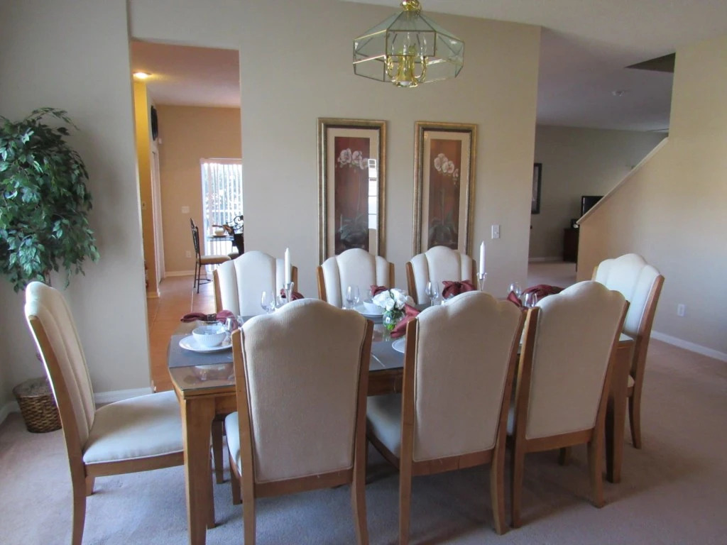 Spacious Pool and Spa home with Games Room, Davenport, US