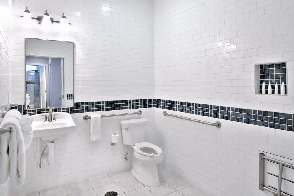 Bayview South 801 Eisenhower Dr. #6