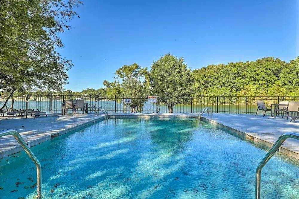 Waterfront Oasis On Tims Ford Lake: Pool/kayak!