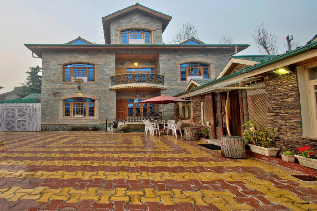 Hotel Ronak Resort