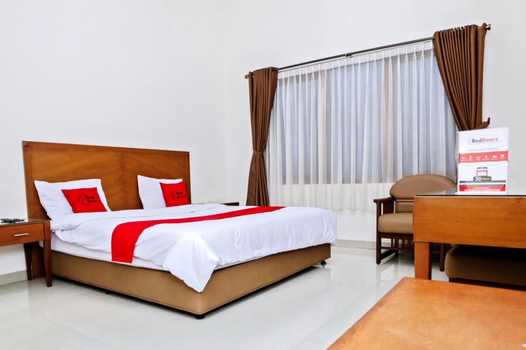 Residences by RedDoorz near Rumah Mode