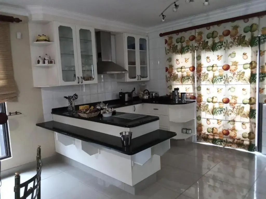 Westlake Waterfront Villa - Entire Villa