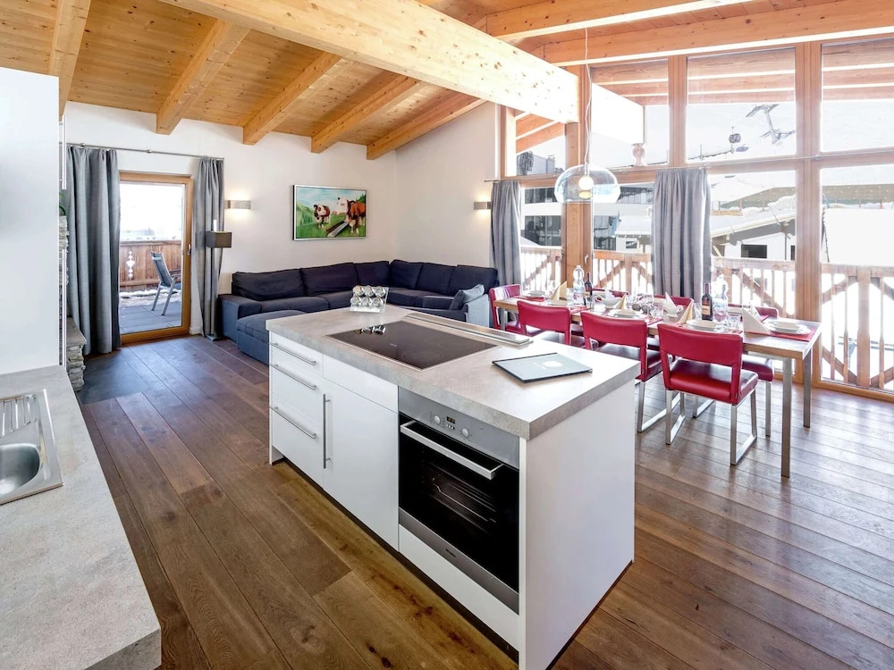 Luxurious Apartment With Sauna, Garage, Roof Terrace