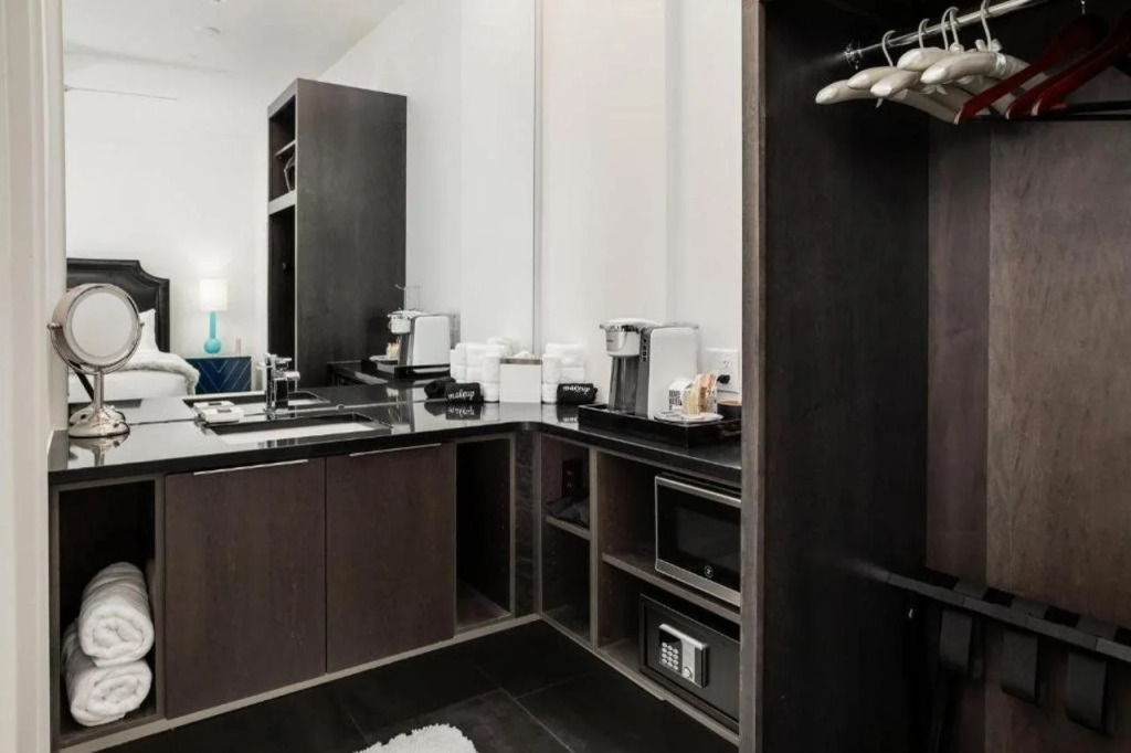 121 Hotel by AvantStay