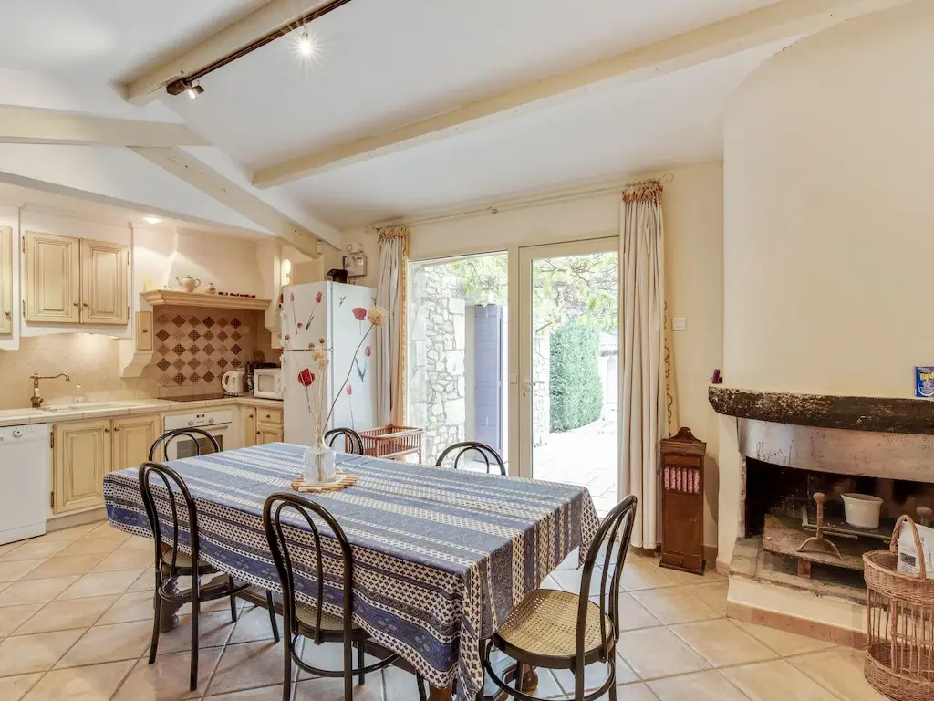 Large holiday home in Vaison-La-Romaine with garden