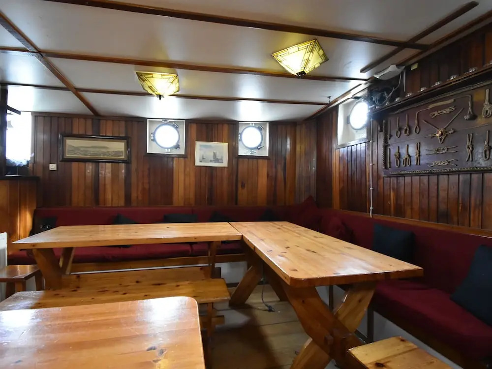Lovely Boat in Rotterdam With Private Terrace