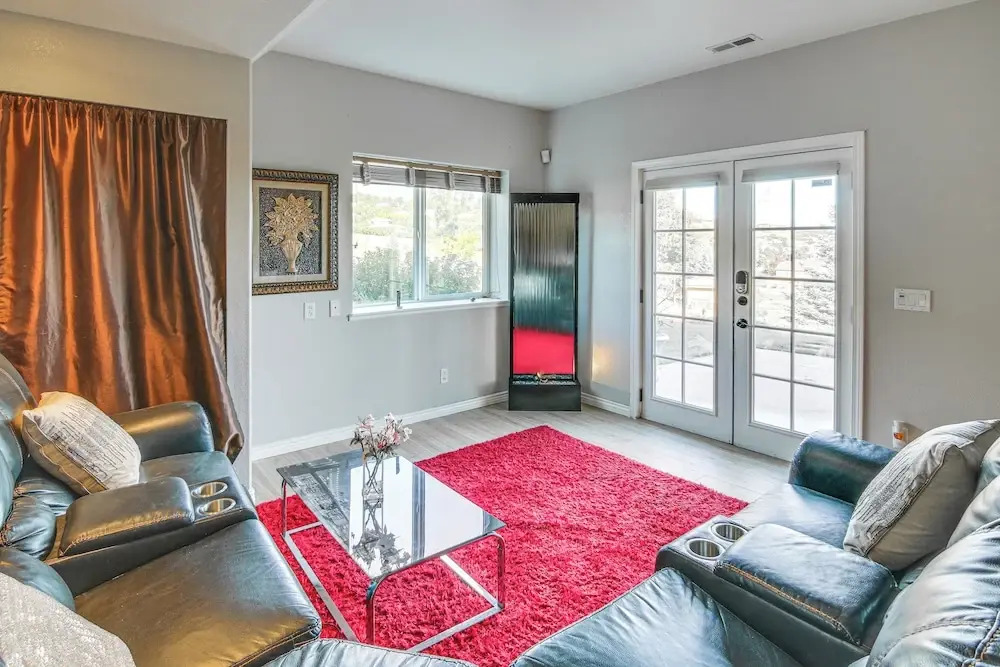 4 Mi to Broadmoor! Apt w/ Movie Theater & Mtn View