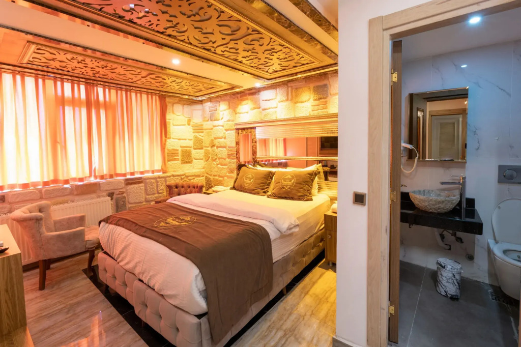 Holiday Business Suit Otel