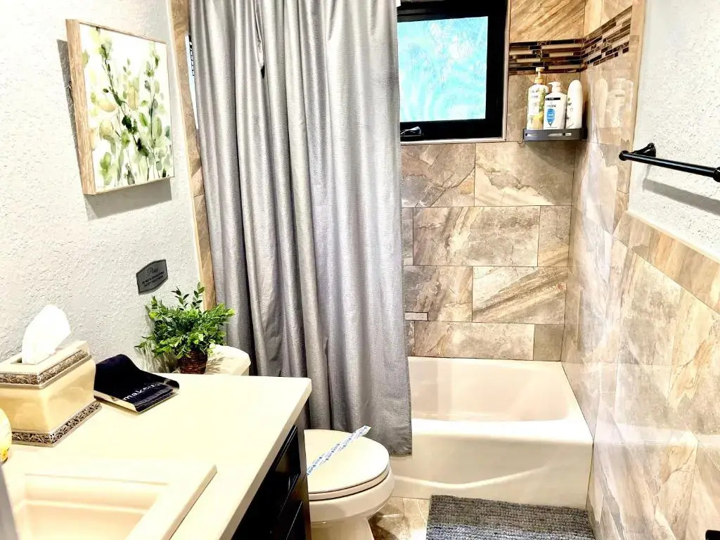 Stunning 3-bed House in Hollywood With hot tub
