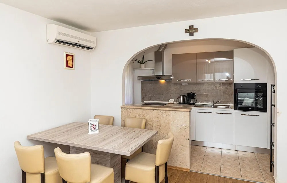 Stunning Apartment in Solin With Wifi and 2 Bedrooms