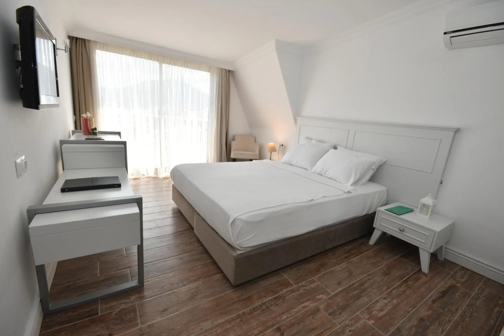 Aurasia Beach Hotel