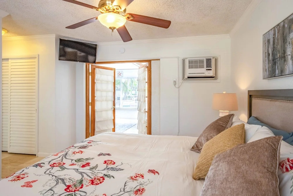 Gorgeous Canal W/ Private Pool & Dock 3 Bedroom Home