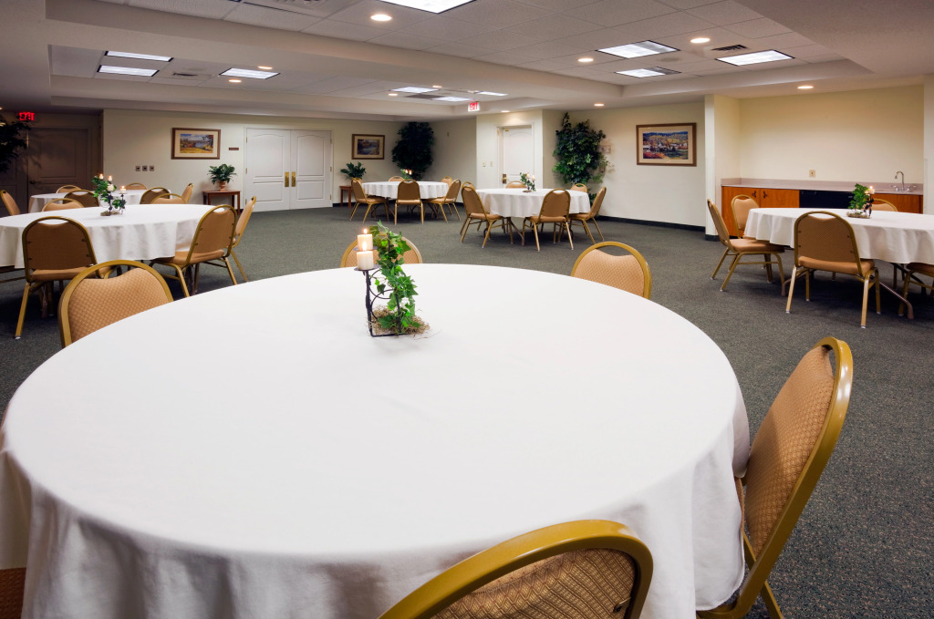 Holiday Inn Express & Suites Winner by IHG