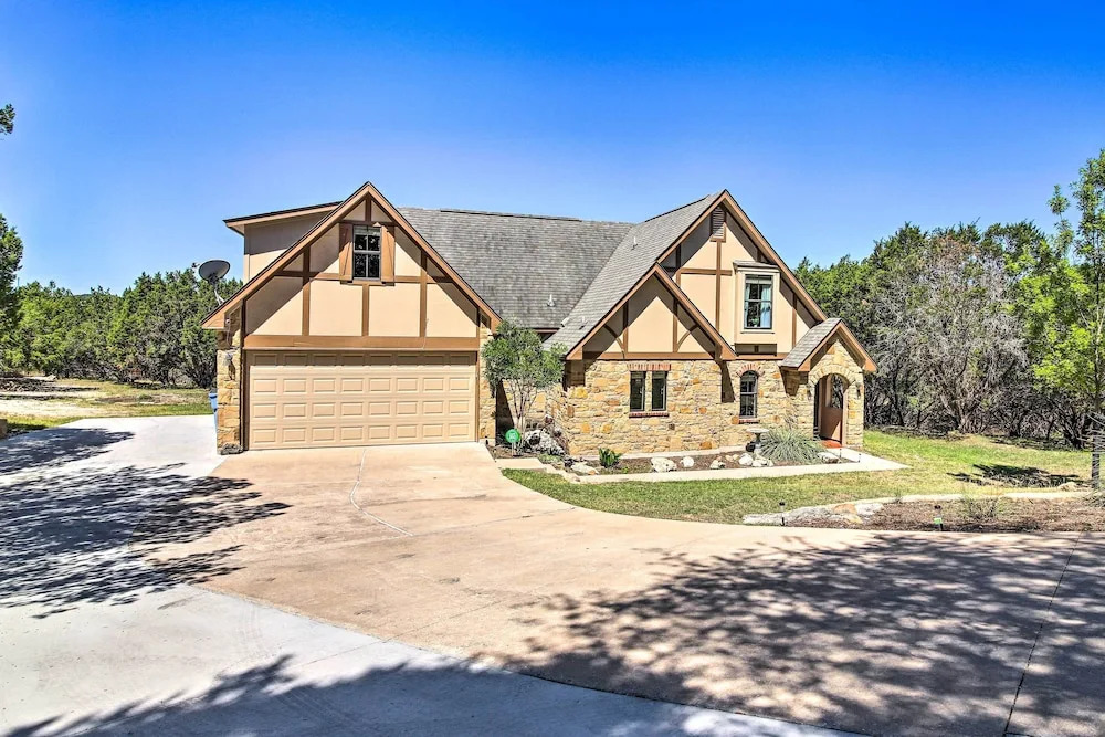 Updated Retreat With Game Room & Boat Ramp Access!