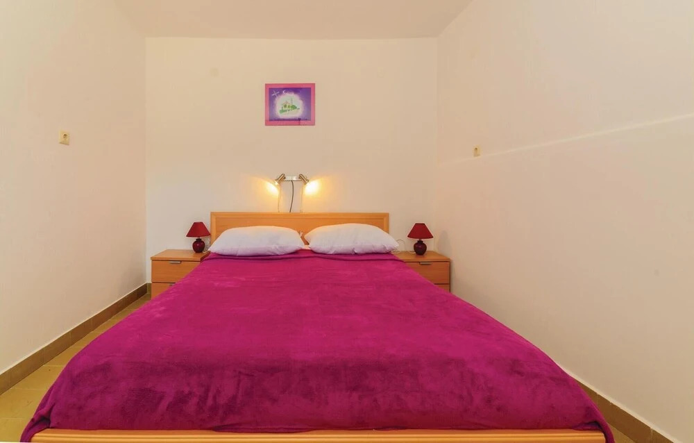Beautiful Home in Banj With Wifi and 5 Bedrooms
